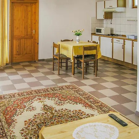 Two-bedroom In 公寓 *